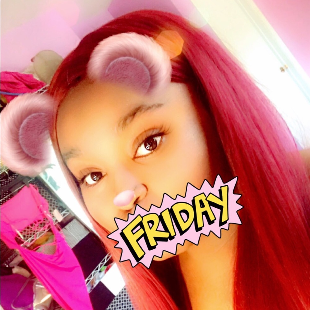 Red wig - Picture 2 of 3